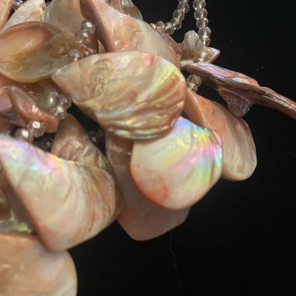 Mother of pearl sterling silver
Elegant Pink Shell Necklace - Picture 4 of 4